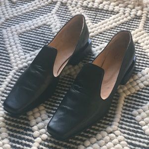ZOU XOU black leather loafer